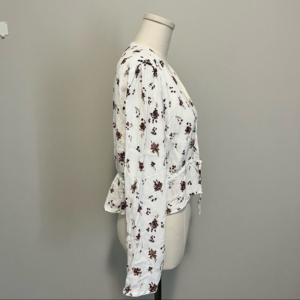 Aritzia Sunday Best New Cropped Tie Front Blouse Floral - Picture 9 of 16